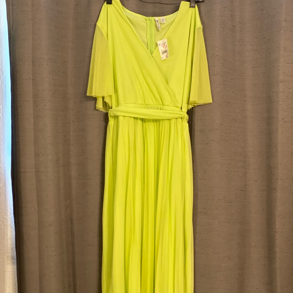 Beautiful neon green flowy dress. Classy and chic.